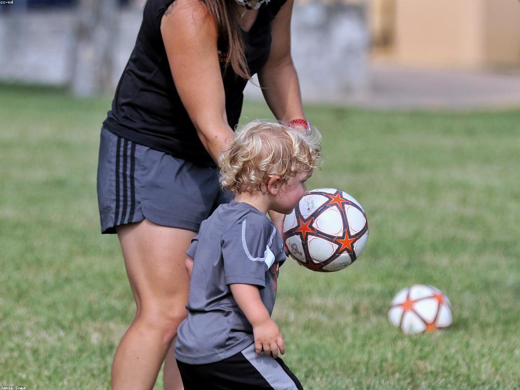 ឥទ្ធិពលនៃវិទ្យុបាល់ឡាយលើយុវជន