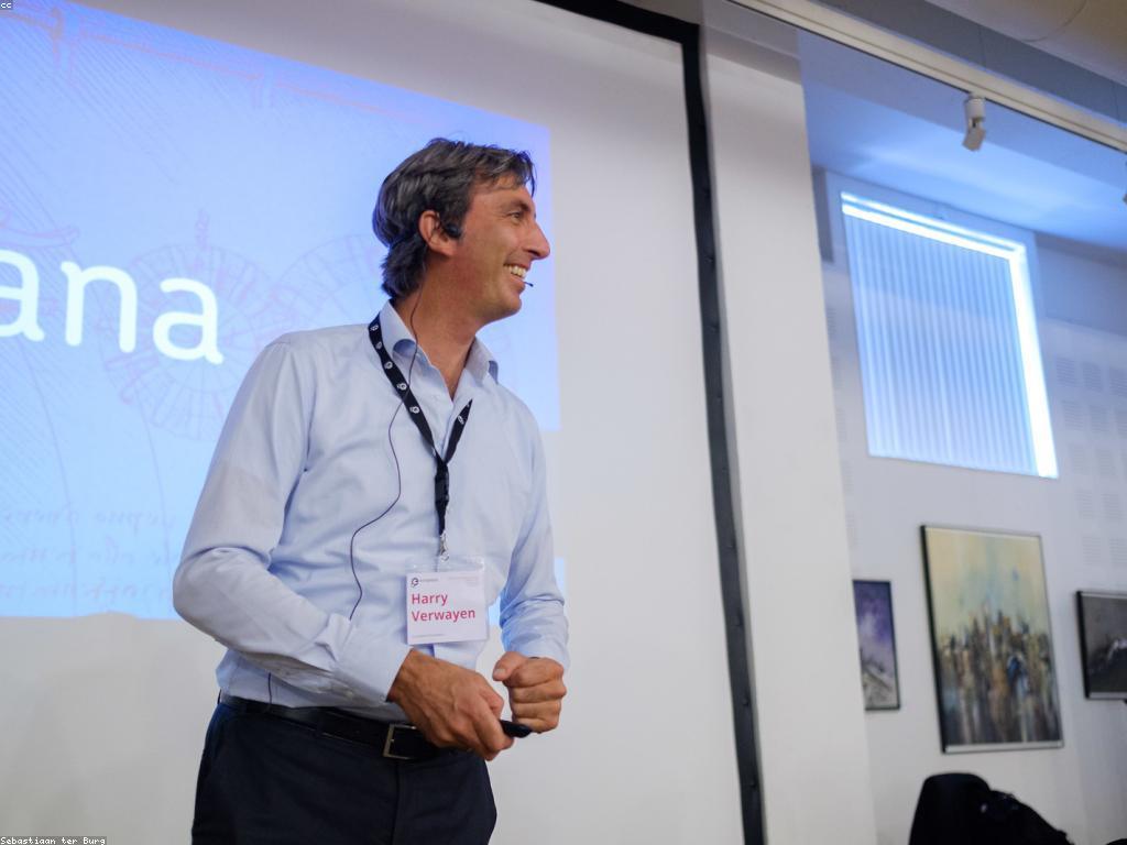 ឥទ្ធិពលនៃវិទ្យុស្ព័រ​លើសង្គម